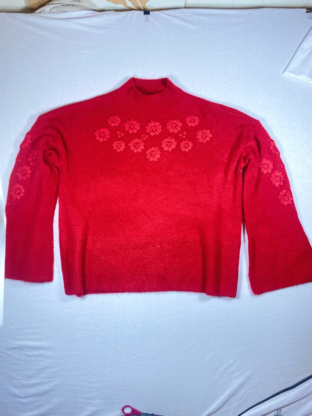 CeCe Women’s Large Red Floral Appliqué Mock Neck Knit Sweater